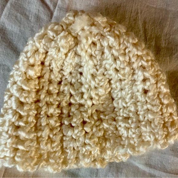 Handmade infant hat, booties, mitts - Picture 2 of 8